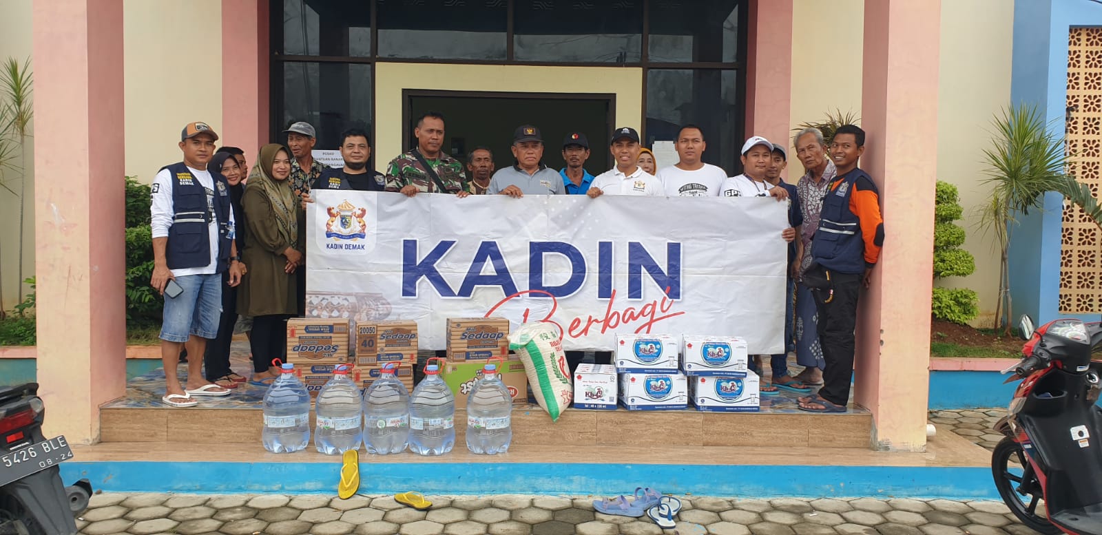 demak berbagi banjir karanganyar 6
