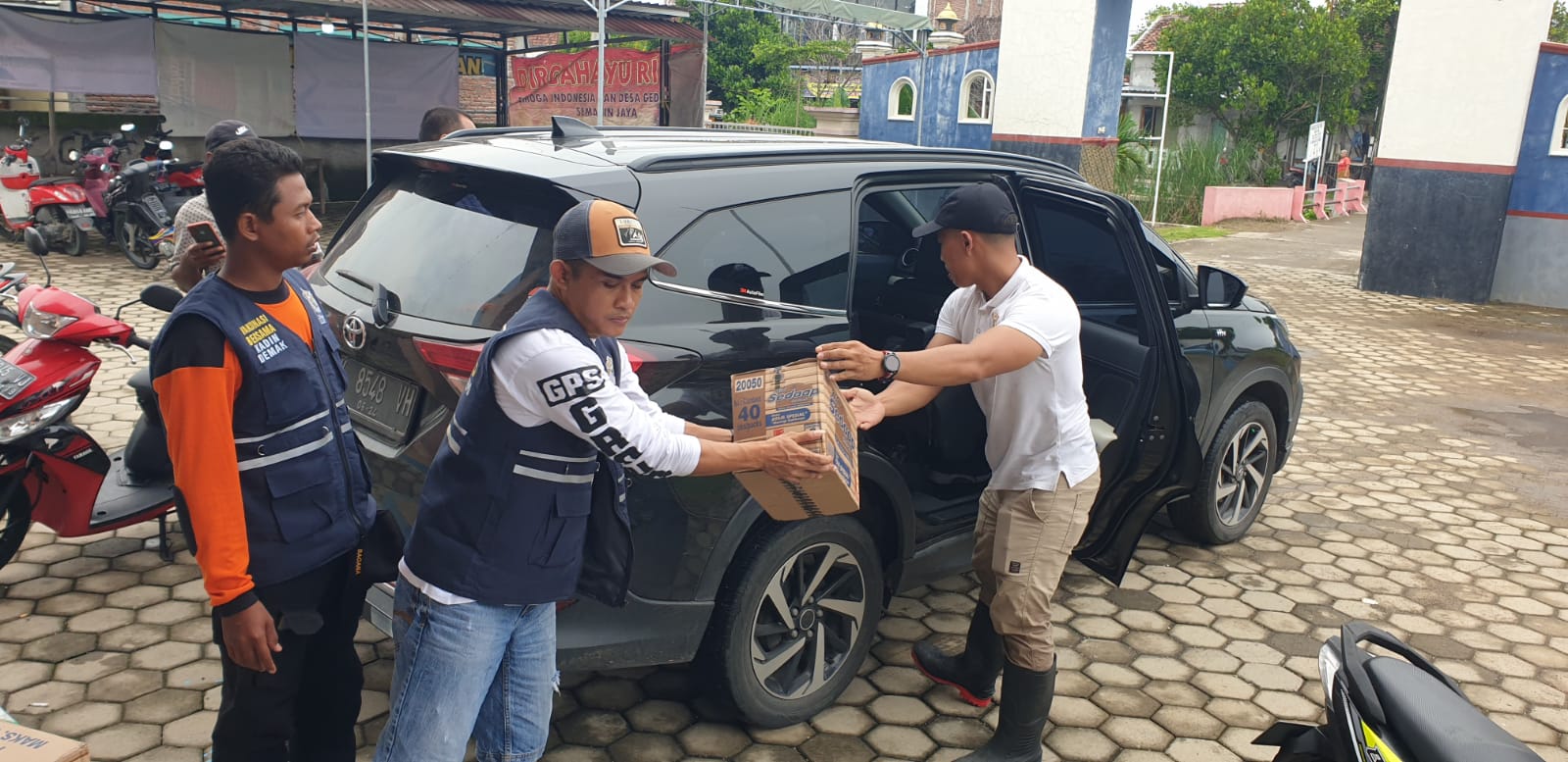 demak berbagi banjir karanganyar